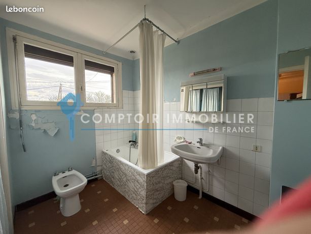 https://img.leboncoin.fr/api/v1/lbcpb1/images/aa/b9/f2/aab9f231679e4624603a0ca42a91068624f3d94d.jpg?rule=ad-image