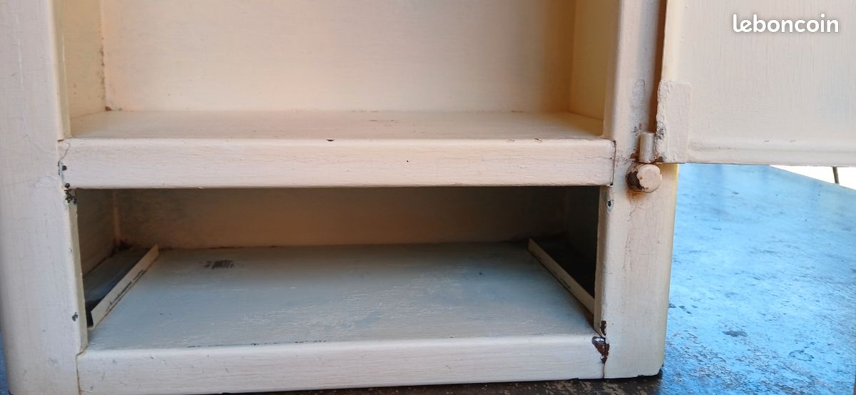 Armoire de toilette ancienne en fer (image 4)
