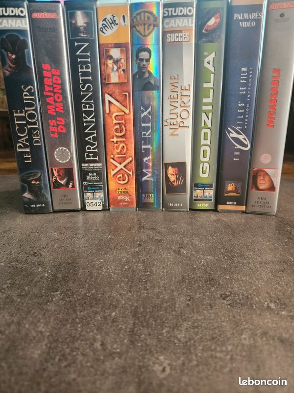 🎬 Lot 9 VHS Science-Fiction Culte – Matrix, eXistenZ, Planète des Singes, X-Files (image 1)