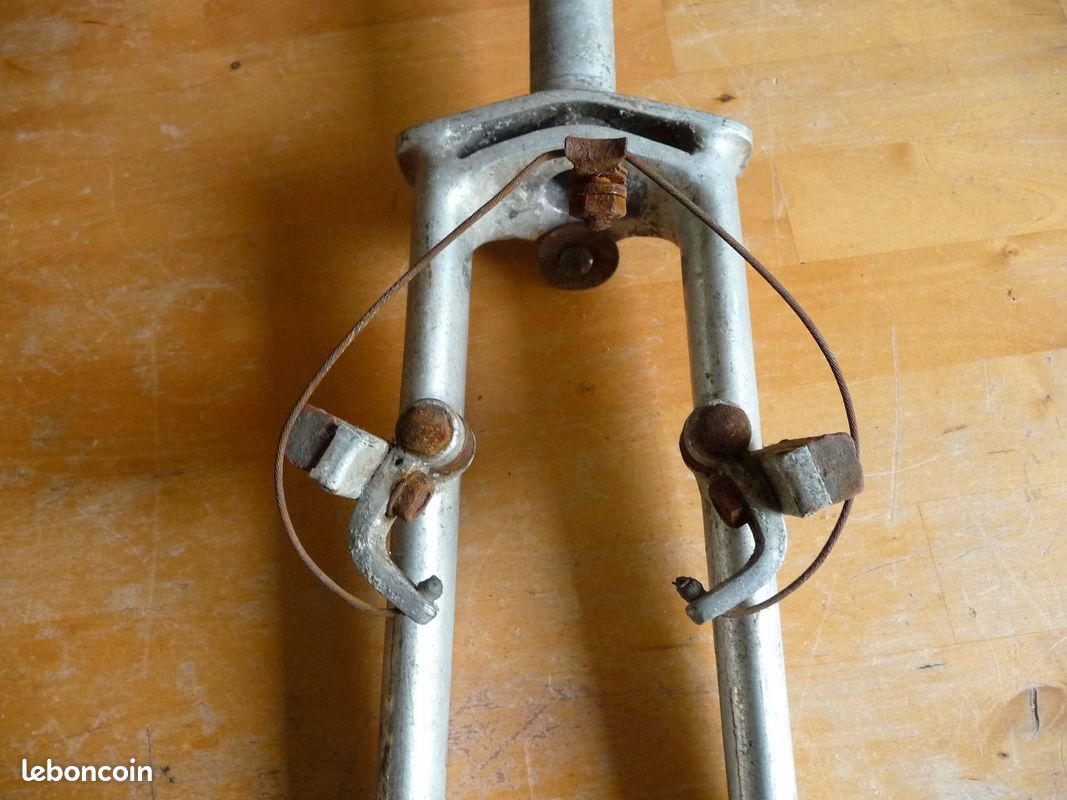 Fourche velo vintage en 700 Longueur 170mm diametre 25