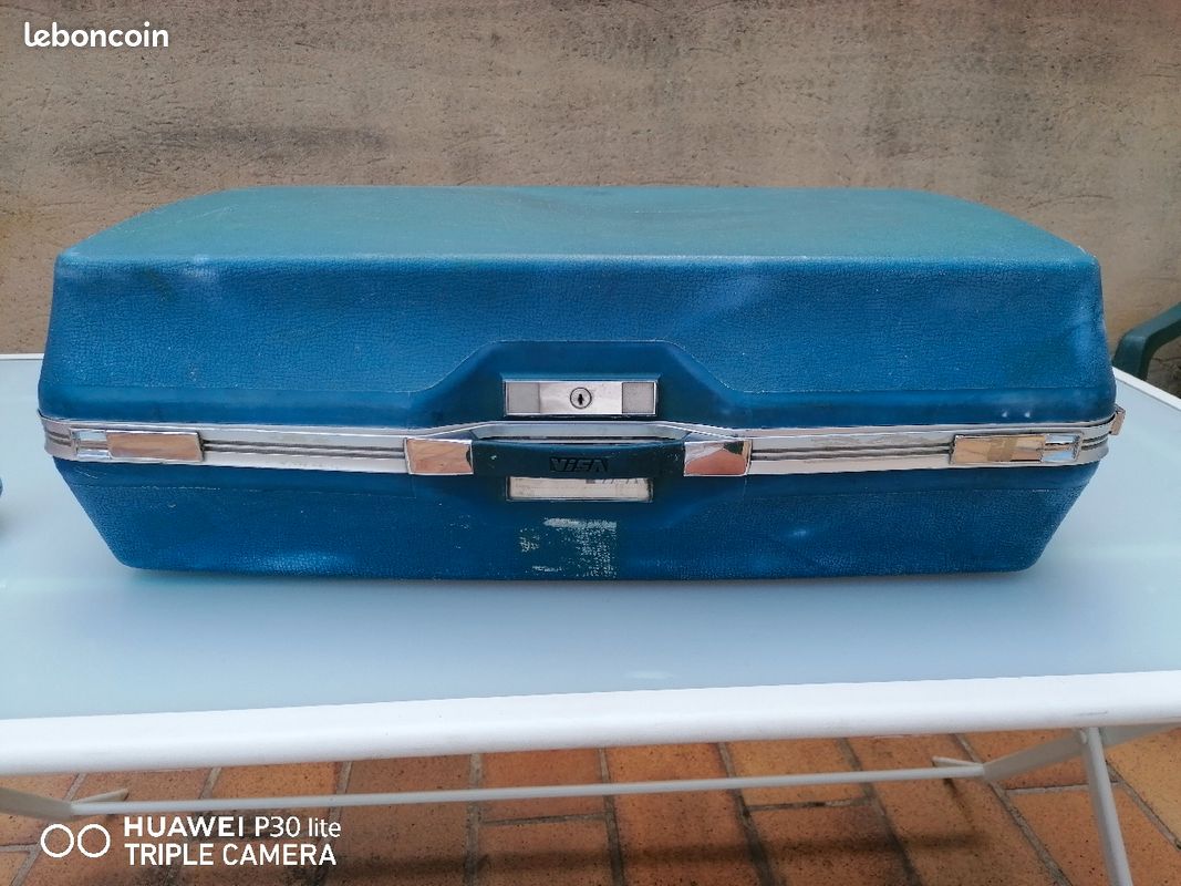 Vends valise VISA bleue bonne état (image 1)