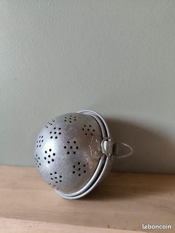Ancienne boule à riz en aluminium - Arts de la table