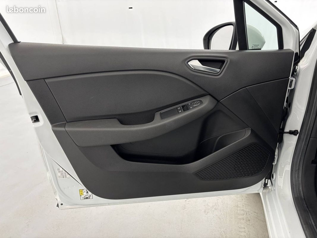 RENAULT Clio TCe 90 - 21 Business (image 11)