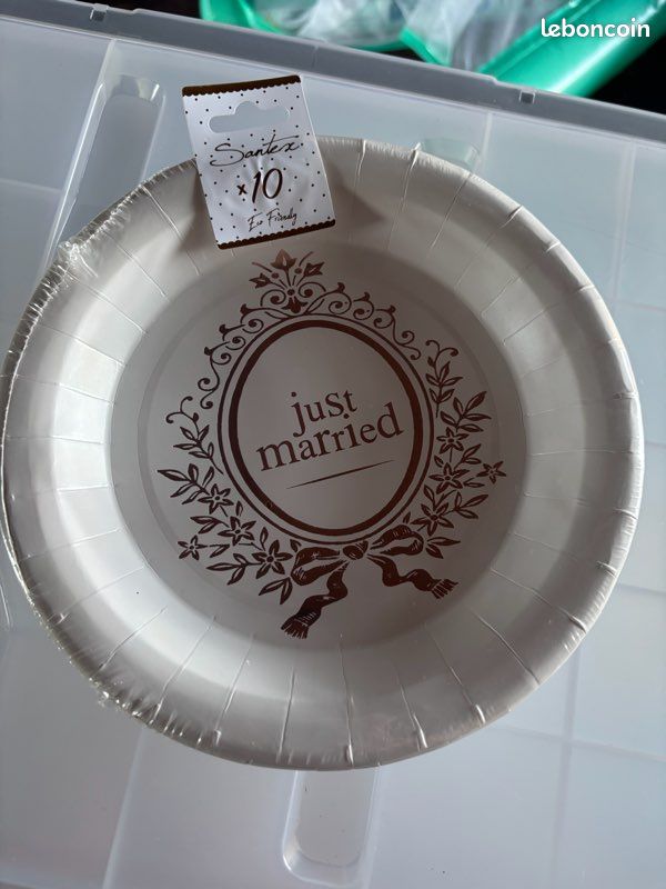 Assiette, verres et serviettes (image 1)