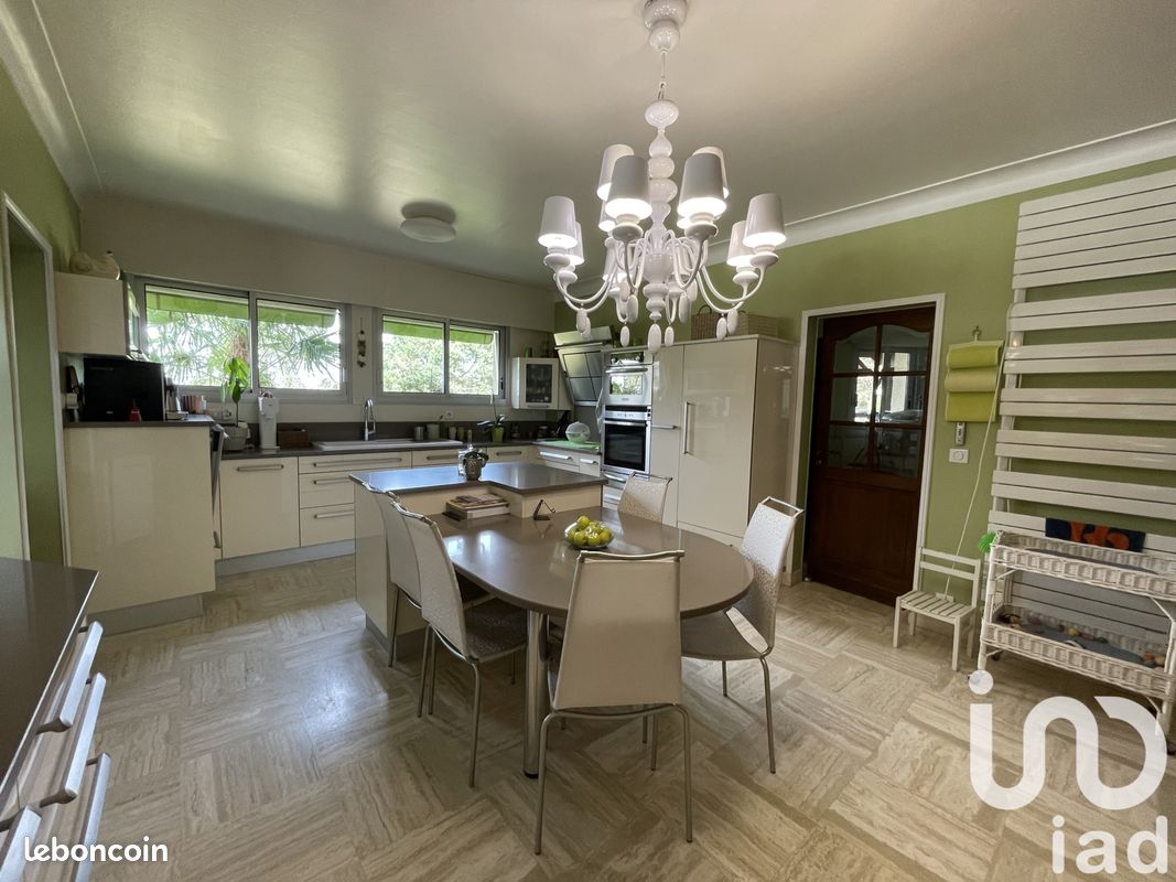 Propriété 7 pièces 274 m² - Horsarrieu 40700 (image principale 7)