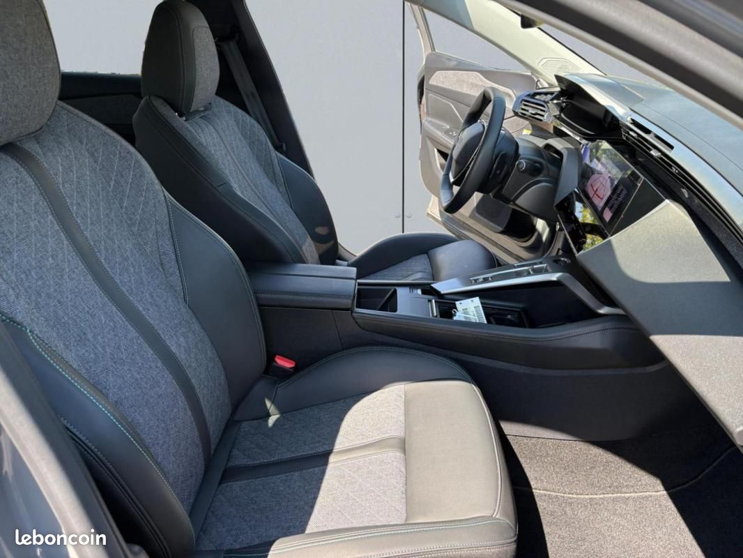 Peugeot 408 PureTech 130 ch S&S EAT8 Allure Pack (image 17)