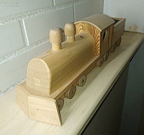 Train miniature en bois (image 1)