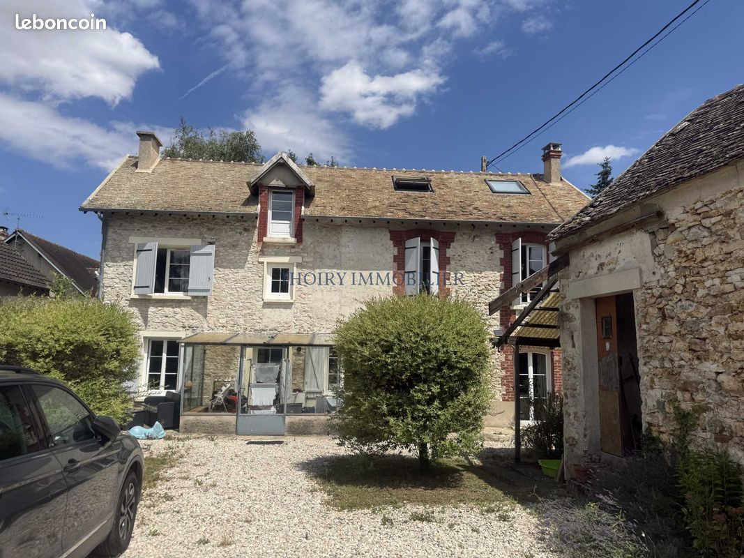 Maison 6 pièces 180 m² · à Neauphle-le-Château · 180 m² · 549 000 €