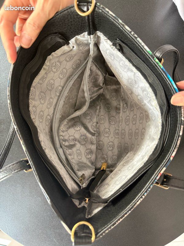 Sac Michael Kors multicolore – imprimé python & drapeaux – grand format (image 2)