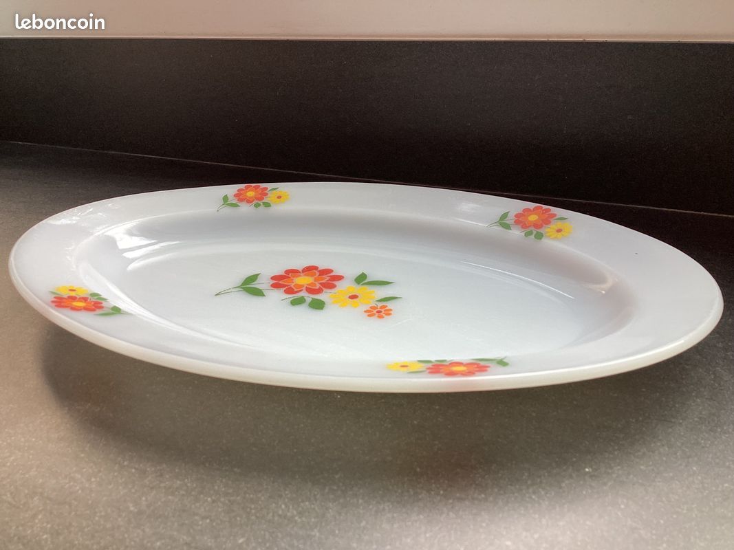 Plat Ovale Vintage Arcopal Décor Fleurs - 36 X 23 Cm - Fabrication Française, Très Bon état