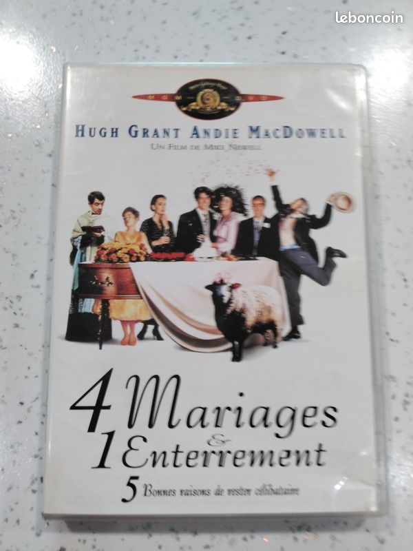 DVD 4 Mariages et 1 enterrement (image 1)