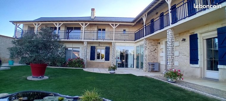Propriété 8 pièces 220 m²