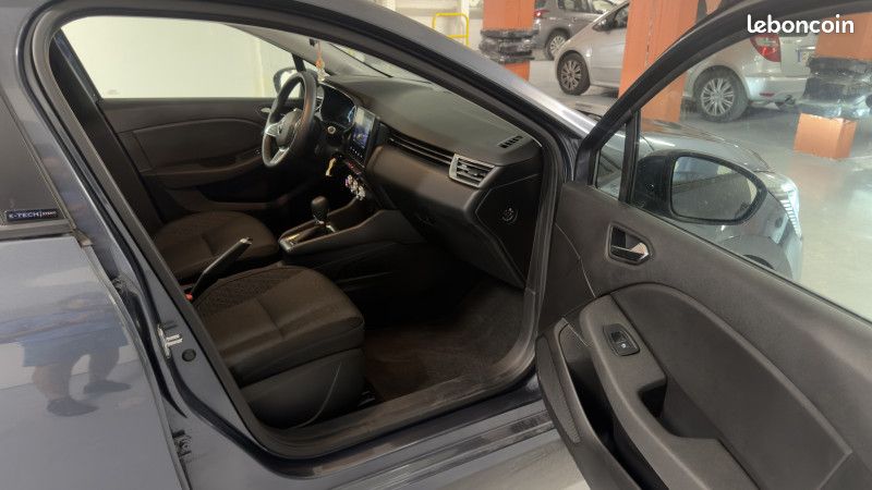 Renault CLIO V 1.6 E-TECH 140CH INTENS AUTOMATIQUE (image 11)