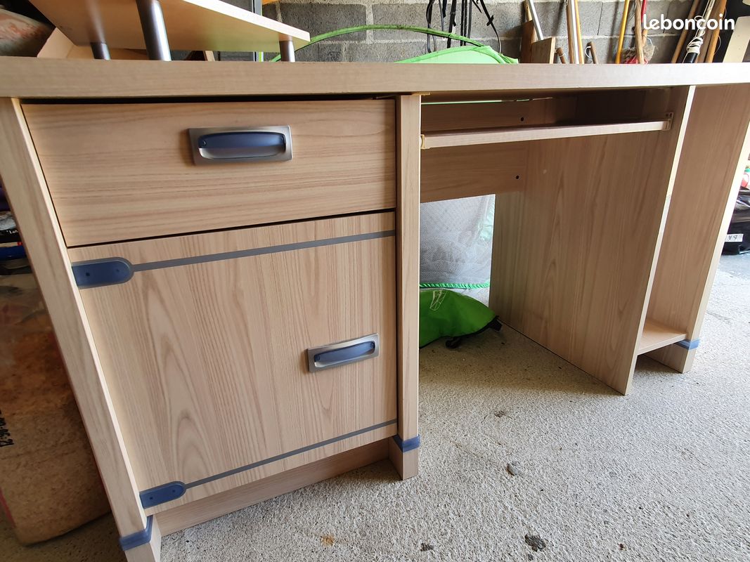 Bureau (image 2)