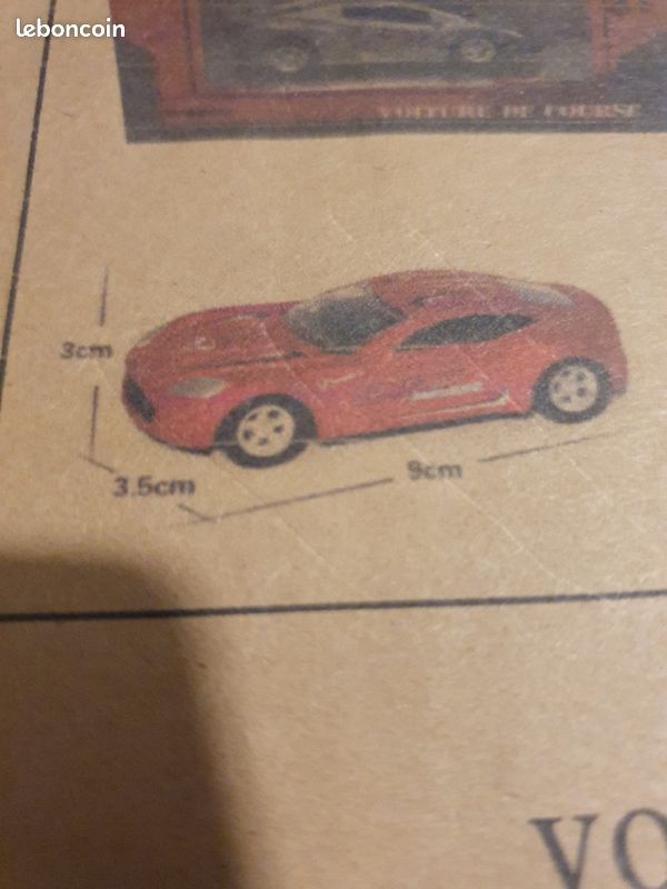 Voiture de course en métal (image 9)