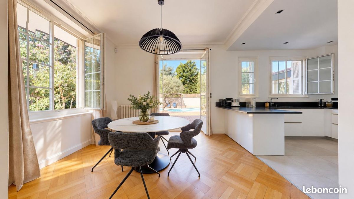 Maison 6 pièces 200 m² · à Bron · 200 m² · 1 150 000 €