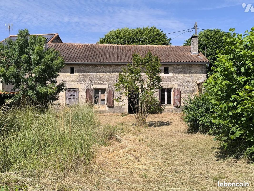 Maison 2 pièces 60 m² · à Mairé-Levescault · 60 m² · 32 400 €