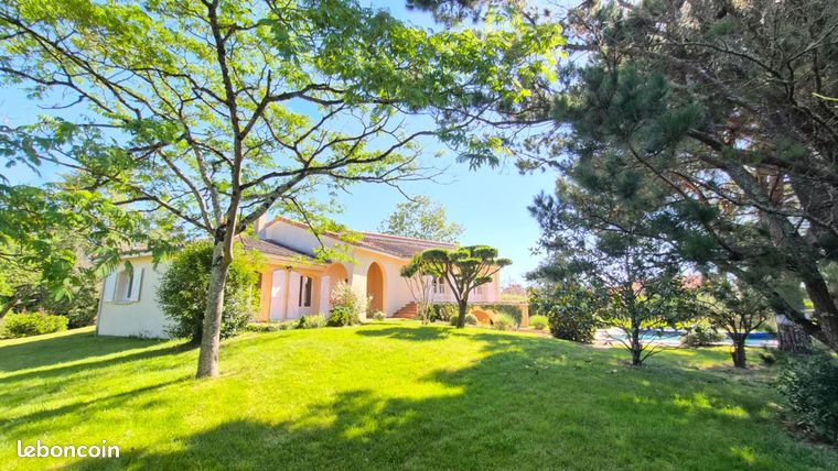 Villa 7 pièces 224 m²