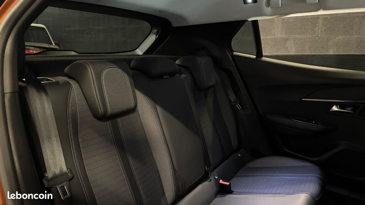 PEUGEOT 2008 GENERATION-I 1.2 PURETECH 130ch ALLURE START-STOP - ATTELAGE - CARPLAY (image 4)