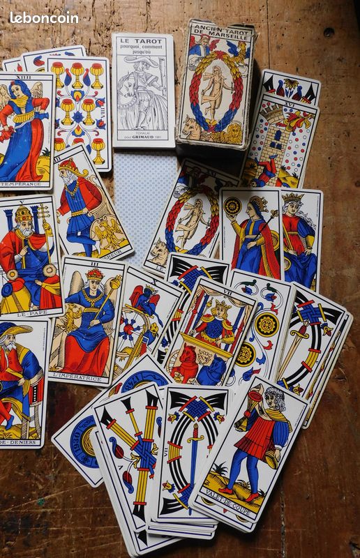 Lot de 9 livres sur les tarots et cartes divinatoires + 3 jeux tarologie ésotérisme divination (image 2)