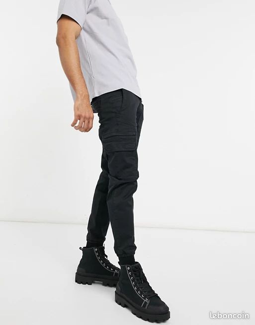 Pantalon Cargo noir (image 1)