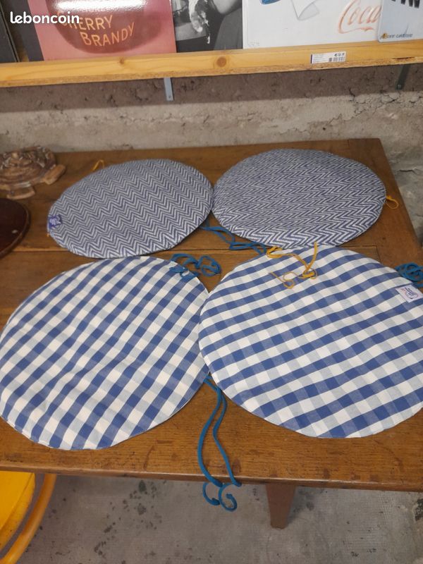 4 COUSSINS DE CHAISE 40 x 40 (image 1)
