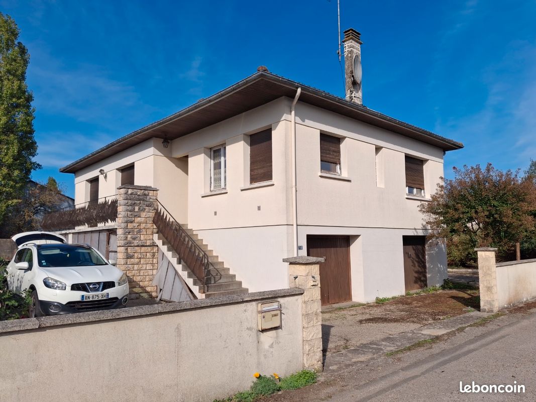 Maison 6 pièces 200 m² · à La Ferrière-en-Parthenay · 200 m² · 95 000 €