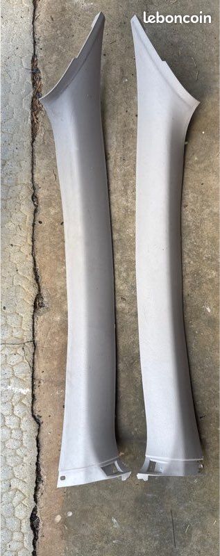 Plastique intérieur d’habillage avd/avg du montant pare-brise d’une 307cc (image 2)