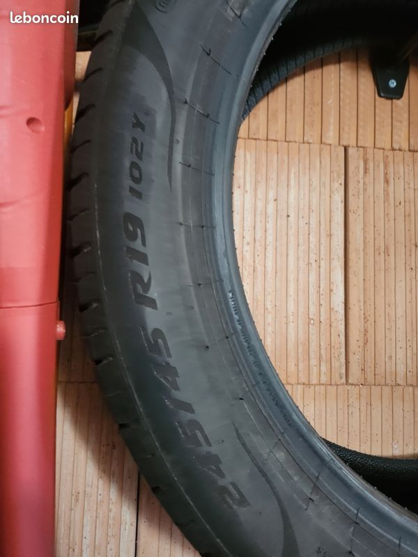 Pneus été 245/45 R19 102Y (image 1)