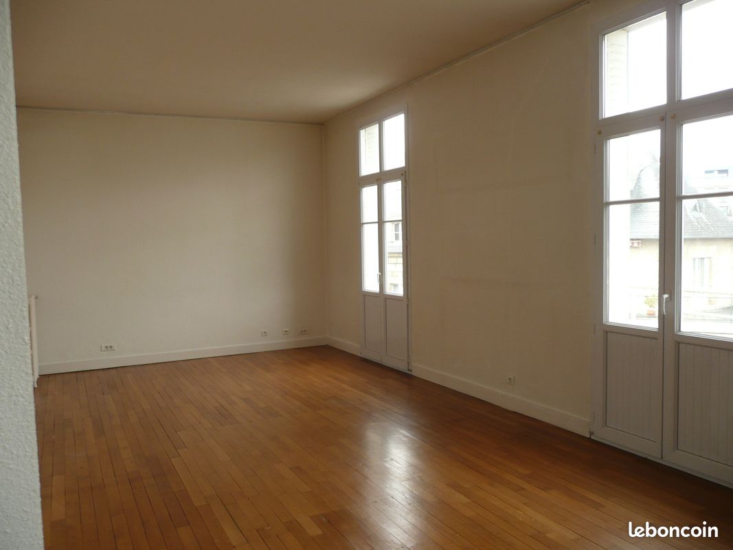 Appartement 4 pièces 105 m² · à Brive-la-Gaillarde · 105 m² · 900 €