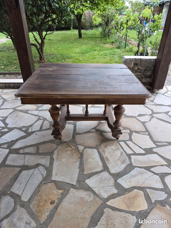 Don table (image 1)