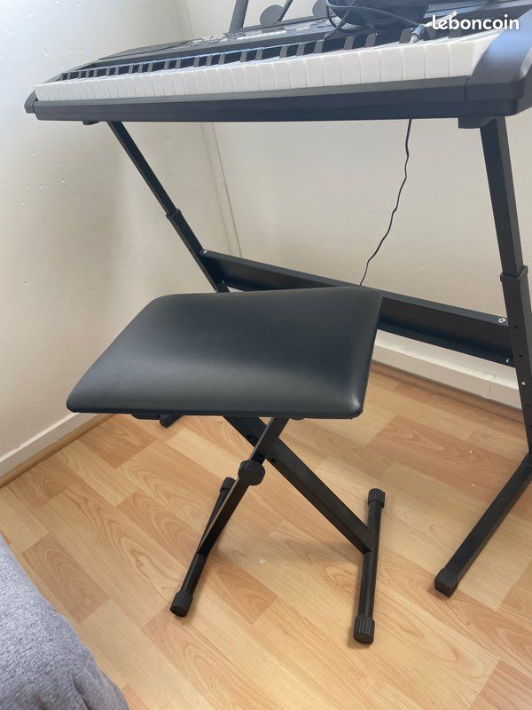 Generic Piano à Clavier électrique pour Enfants 61 Touches avec Microphone pour Enfants – Instrument Numérique Multifonctionnel pour de 3 à 8 Ans, Noir