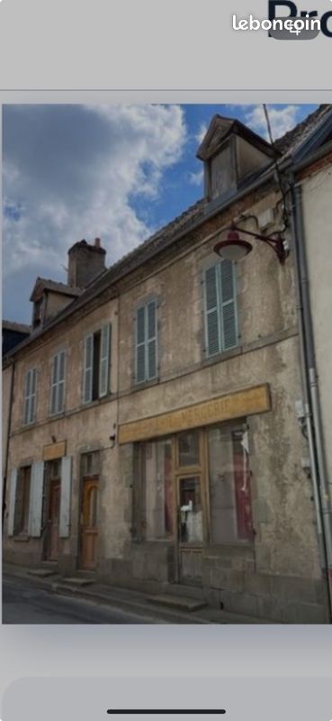 Maison 8 pièces 186 m² · à Chambon-sur-Voueize · 186 m² · 35 000 €