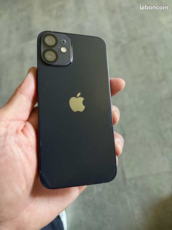 Promo Apple Iphone 12 Mini 128 Go Noir Reconditionné Grade A+ chez