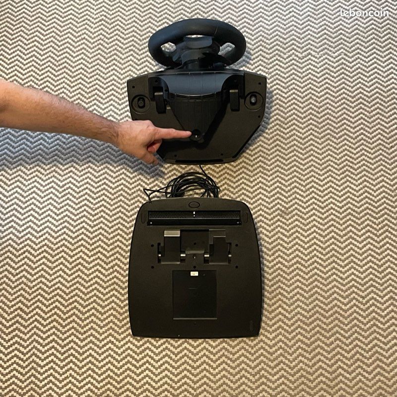Volant Logitech Momo Racing Force Feedback - Avec Retour De Force Et Boîte D'origine
