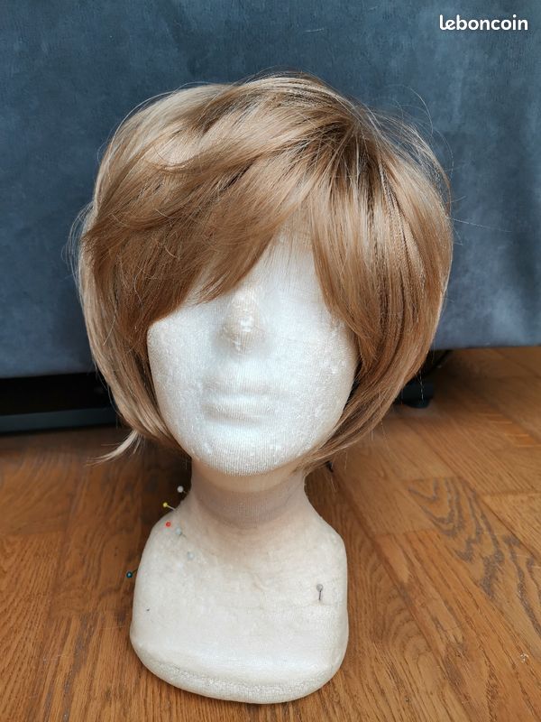 Perruque synthétique courte blond cuivré (image 1)