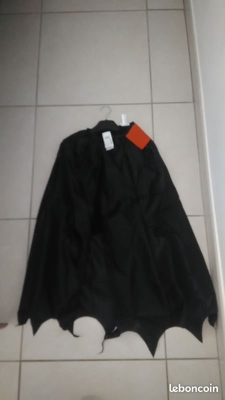 Cape Dracula + thee-shirt Noire+ pantalon (image 1)