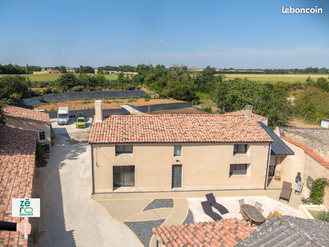 Maison 7 pièces 236 m² · à Saint-Étienne-de-Brillouet · 236 m² · 499 900 €