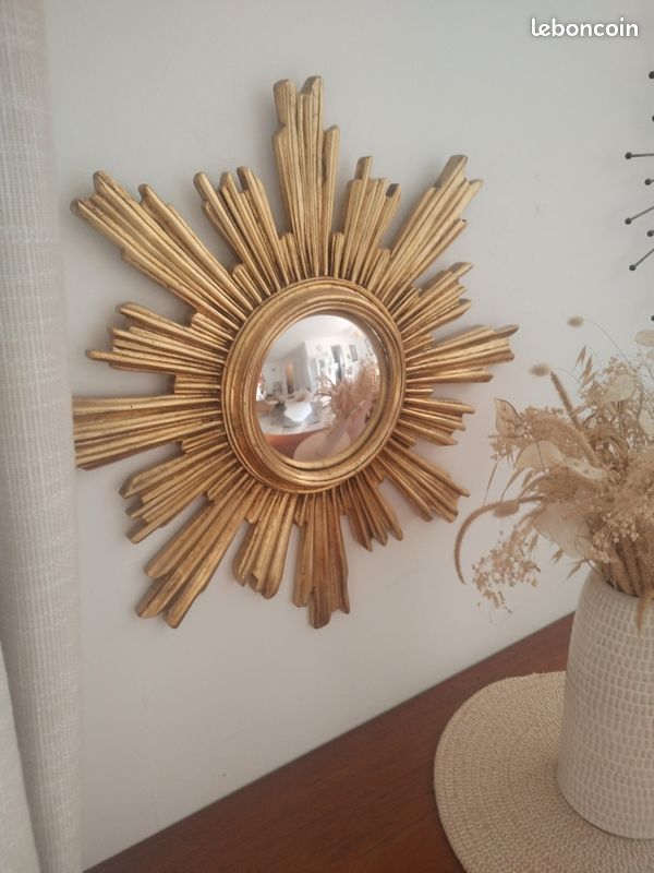 Miroir Soleil En Bois Sculpté Doré Avec Oeil De Sorcière  Convexe  Diam 120 Cm