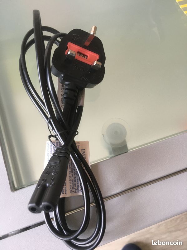 Cable d'alimentation avec prise anglaise (image 1)
