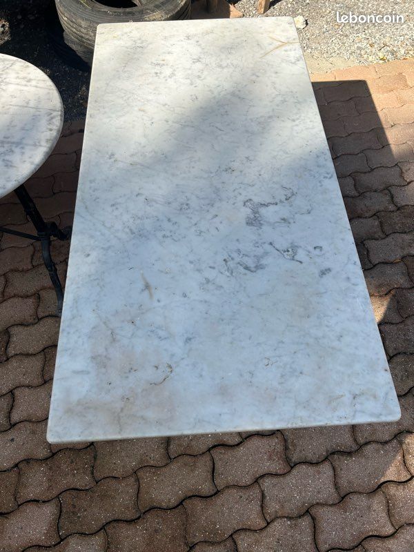 Table de jardin vintage en marbre et fer forgé (image 1)