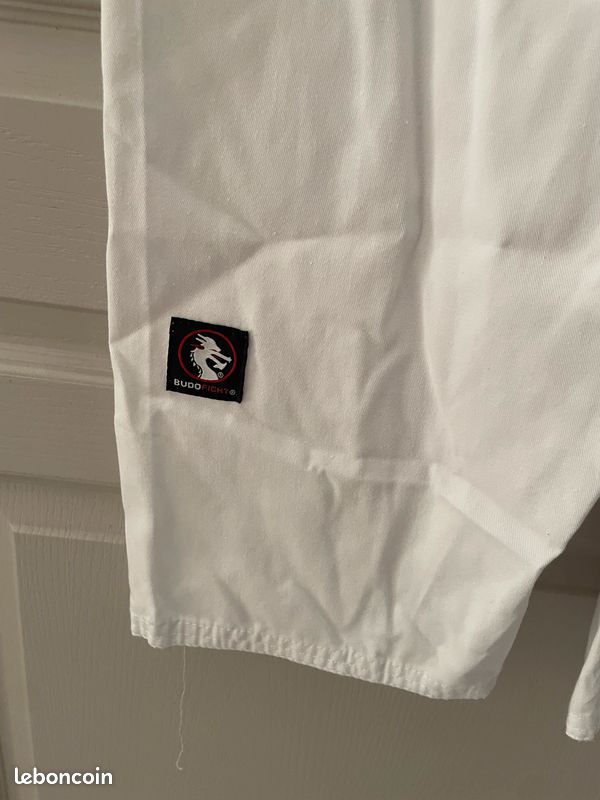 Kimono De Karaté Okinawa Blanc BudoFIGHT - Léger Et Confortable Pour Entraînement