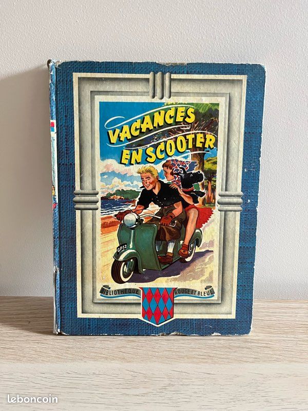 Vacances en scooter - Sabran - Bibliothèque rouge et bleue (image 1)