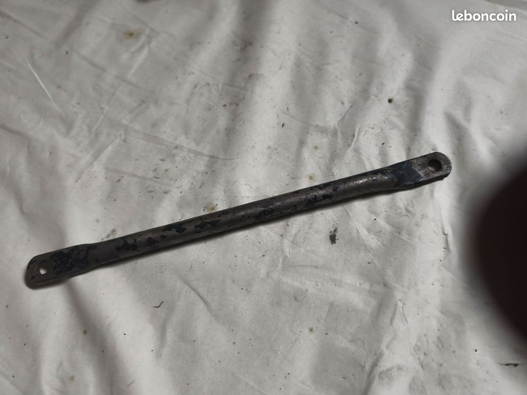 YAMAHA 500 XT Barre fixation flasque tambour arrière Bon état (image 1)