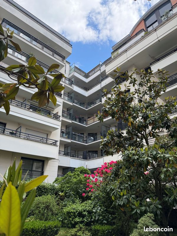 Appartement 2 pièces 44 m² · à Issy-les-Moulineaux · 44 m² · 378 000 €