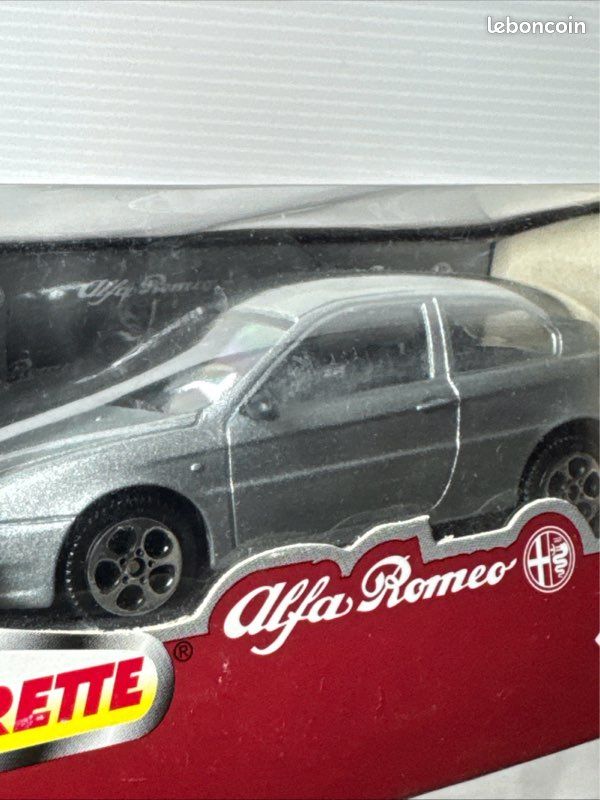 Maxichamps Alfa Romeo 147 2005 - Gris Métallisé - 1/43 - Neuf