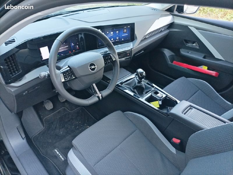 Opel Astra 1.2 Turbo 110ch (image 4)