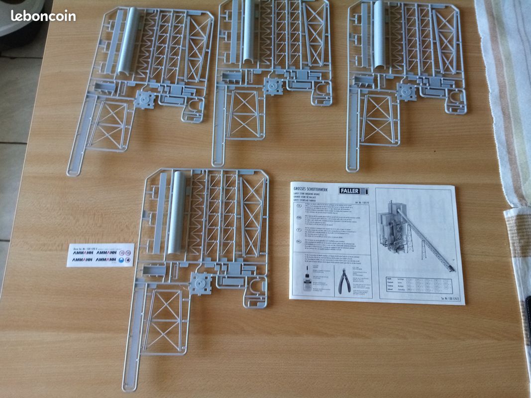 Faller F170646 – Dalle Pavée Pour Modélisme Ferroviaire – Kit à Assembler Pour Maquettes De Gare, Rue Ou Place – À Partir De 14 Ans