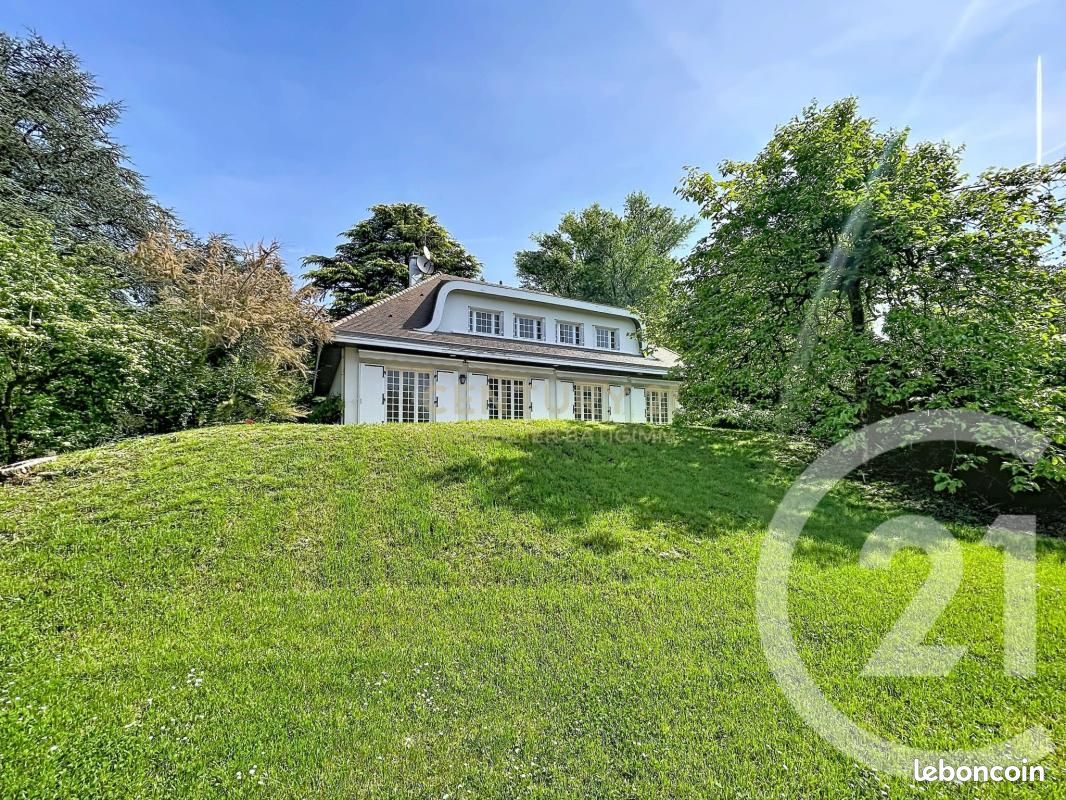 Maison 7 pièces 209 m² · à Bourgoin-Jallieu · 209 m² · 660 000 €