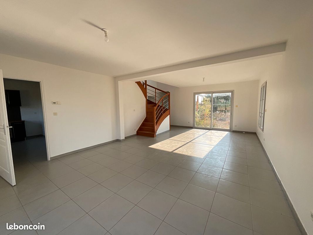 Maison 7 pièces 150 m² · à Les Monts du Roumois · 150 m² · 1 300 €